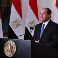 الرئيس السيسي يعتمد حركة المحافظين ويوجه بالانتهاء من المشروعات المرتبطة بمبادرة “حياة كريمة”