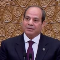 الرئيس السيسي يوجه وزارة الاتصالات باتخاذ ما يلزم لحماية الأطفال دون 15 عاماً من إساءة استخدام وسائل التواصل الاجتماعي