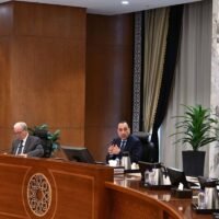 رئيس الوزراء: التأكيد على توافر مستويات آمنة من احتياطيات النقد الأجنبي للسلع الأساسية ومستلزمات الإنتاج