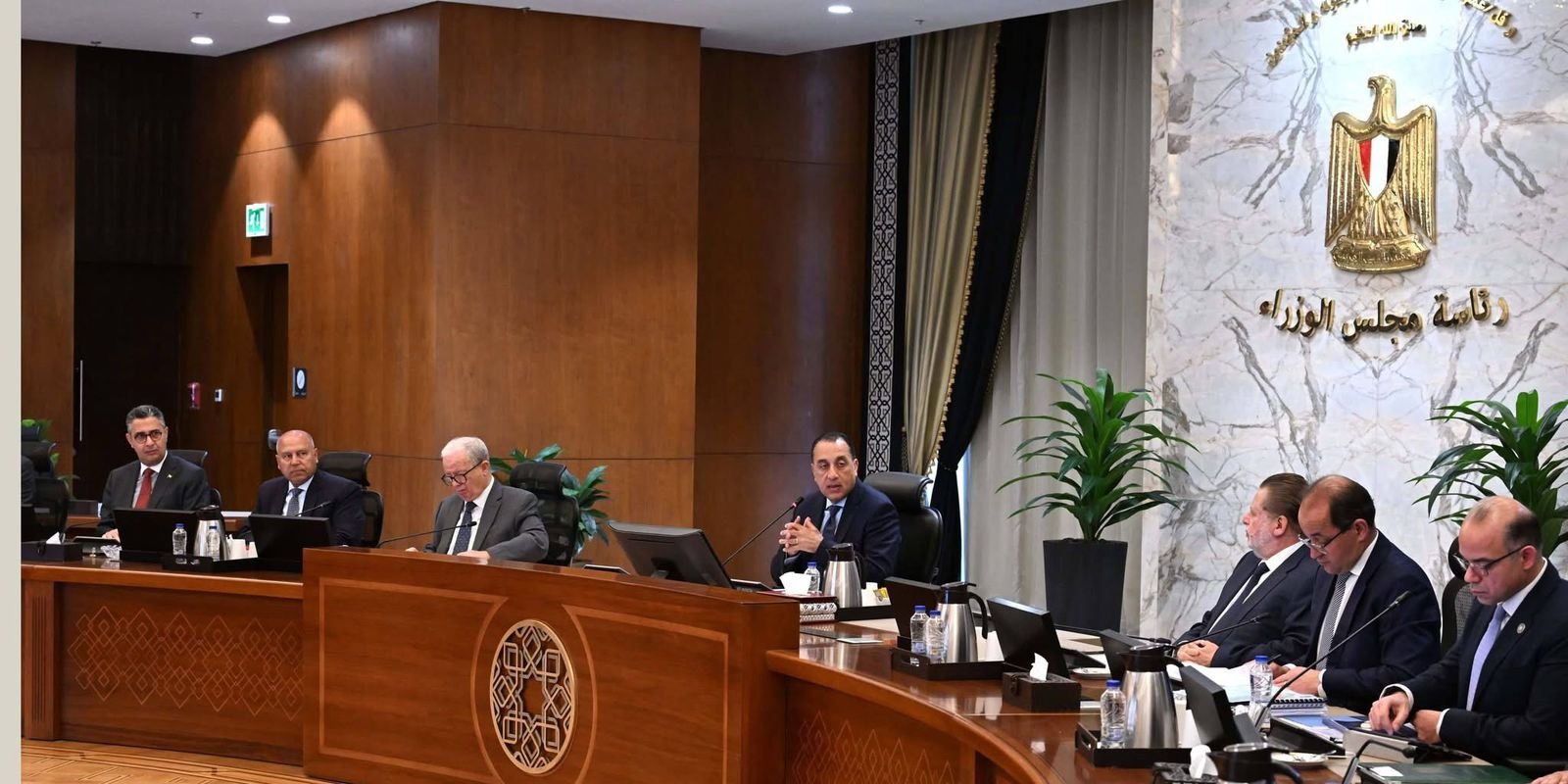 تداعيات الحرب.. الحكومة تحدد العمل من المنزل يوم الأحد وزيادة كبرى في المرتبات