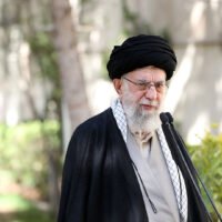 التكنولوجيا تهدم تحصينات إيران وتنجح في اغتيال المرشد الإيراني
