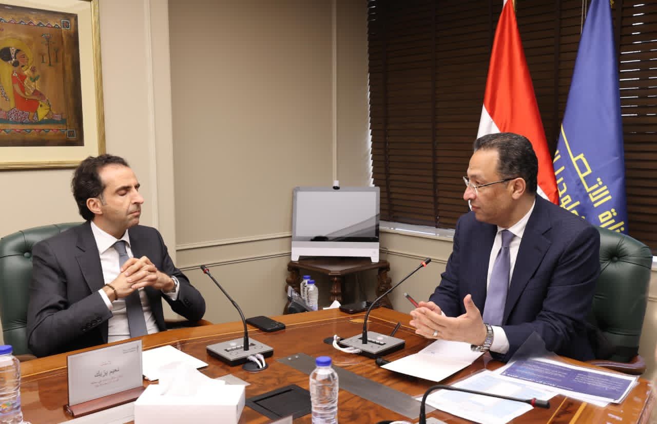 وزير الاتصالات يبحث مع «مايكروسوفت» العالمية دعم تطبيقات الذكاء الاصطناعي وتمكين الشركات الناشئة