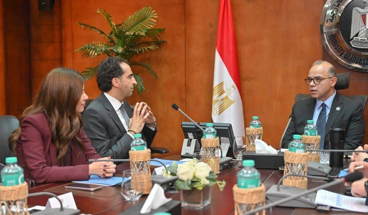 وزير الاستثمار والتجارة الخارجية يبحث مع وفد 