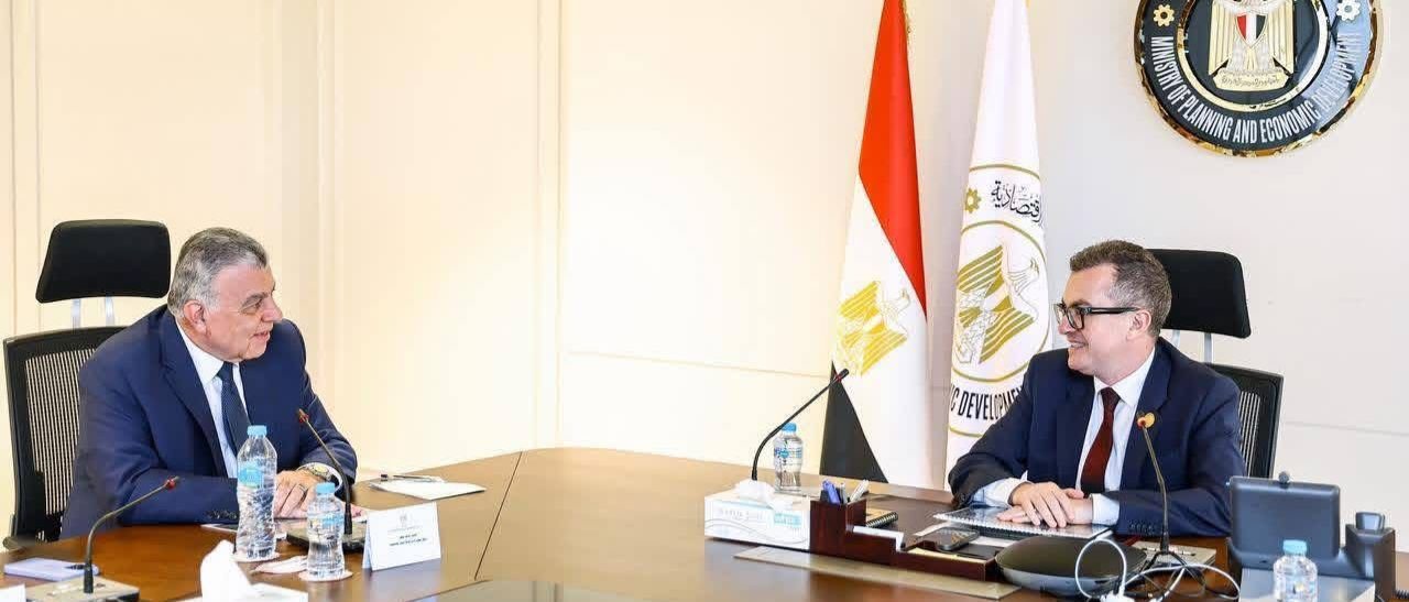 وزير التخطيط يبحث مع شركة 