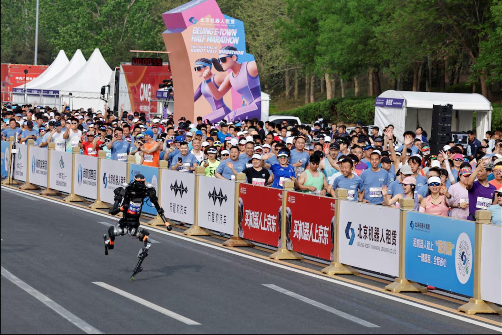 روبوتات اصطناعية تحطم الأرقام القياسية البشرية في ماراثون بالصين