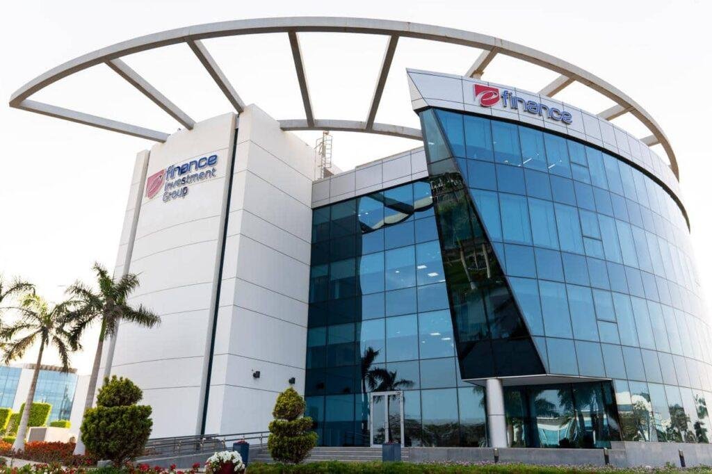 بقيمة سوقية 1.6 مليار دولار و5 شركات تابعة.. «إي فاينانس» ضمن أكبر ٥٠ شركة في مصر