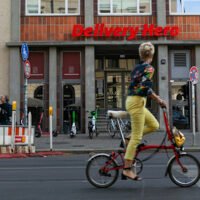 أوبر تدرس الاستحواذ على Delivery Hero