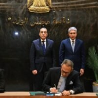 مصر رئيس الوزراء يشهد توقيع اتفاقيتي إدارة وتشغيل المنظومة الرقمية للحصول على التأشيرة عند الوصول لمطار القاهرة الدولي