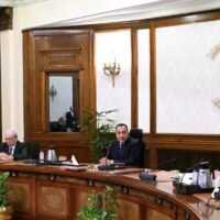 رئيس الوزراء يناقش خطة تطوير الهيئة الوطنية للإعلام وآليات تسوية مديونياتها