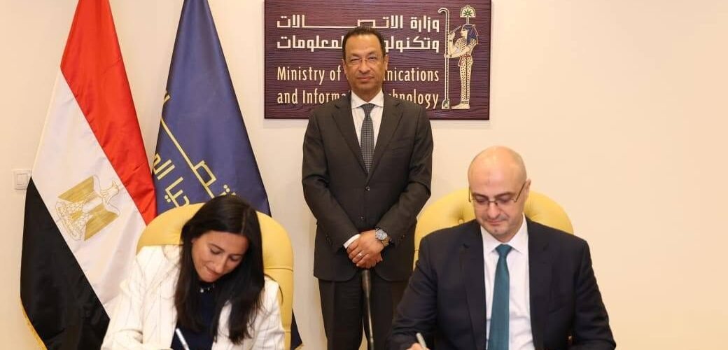 باستثمارات 400 مليون دولار.. وزير الاتصالات يشهد توقيع اتفاقية منح حسن علام ترخيص إنشاء وتشغيل مركز البيانات والحوسبة السحابية