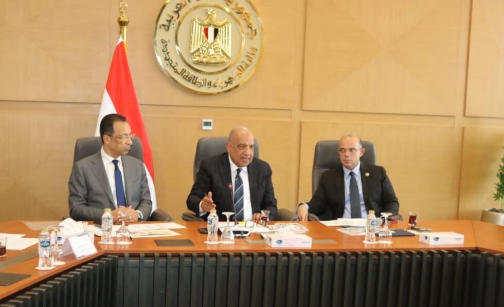 وزراء «الكهرباء» و«الاتصالات» و «الاستثمار» يبحثون الخطوات التنفيذية لإعداد الاستراتيجية الوطنية لصناعة مراكز البيانات