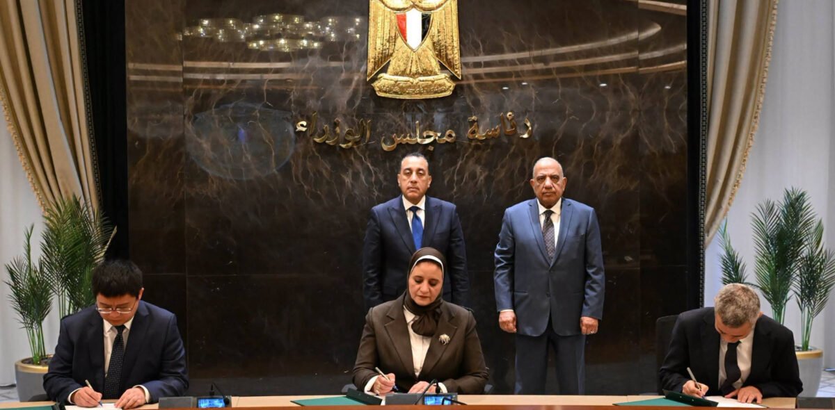 مصر توقع مذكرة تفاهم لإنشاء أول مصنع لتوربينات الرياح وإقامة مشروع طاقة رياح بقدرة 2000 ميجاوات