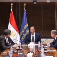 وزير الاتصالات يبحث مع مجموعة 