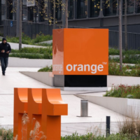 بفضل أسواق أفريقيا والاستحواذ الإسباني.. «Orange» ترفع توقعات أرباحها السنوية وتدفقاتها النقدية