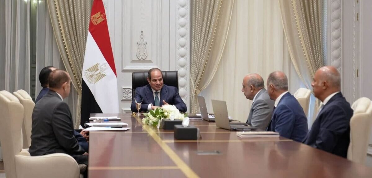 «السيسي» يوجه بتنمية التصنيع المحلي في صناعات الرمال السوداء والقيمة المضافة لها والأسمدة والعناصر الأرضية النادرة