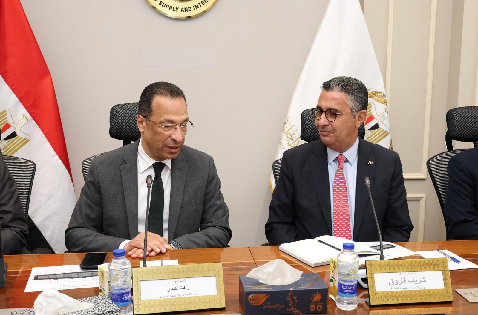 وزيرا التموين والاتصالات يتابعان منظومة عمل كارت الخدمات الحكومية الموحد
