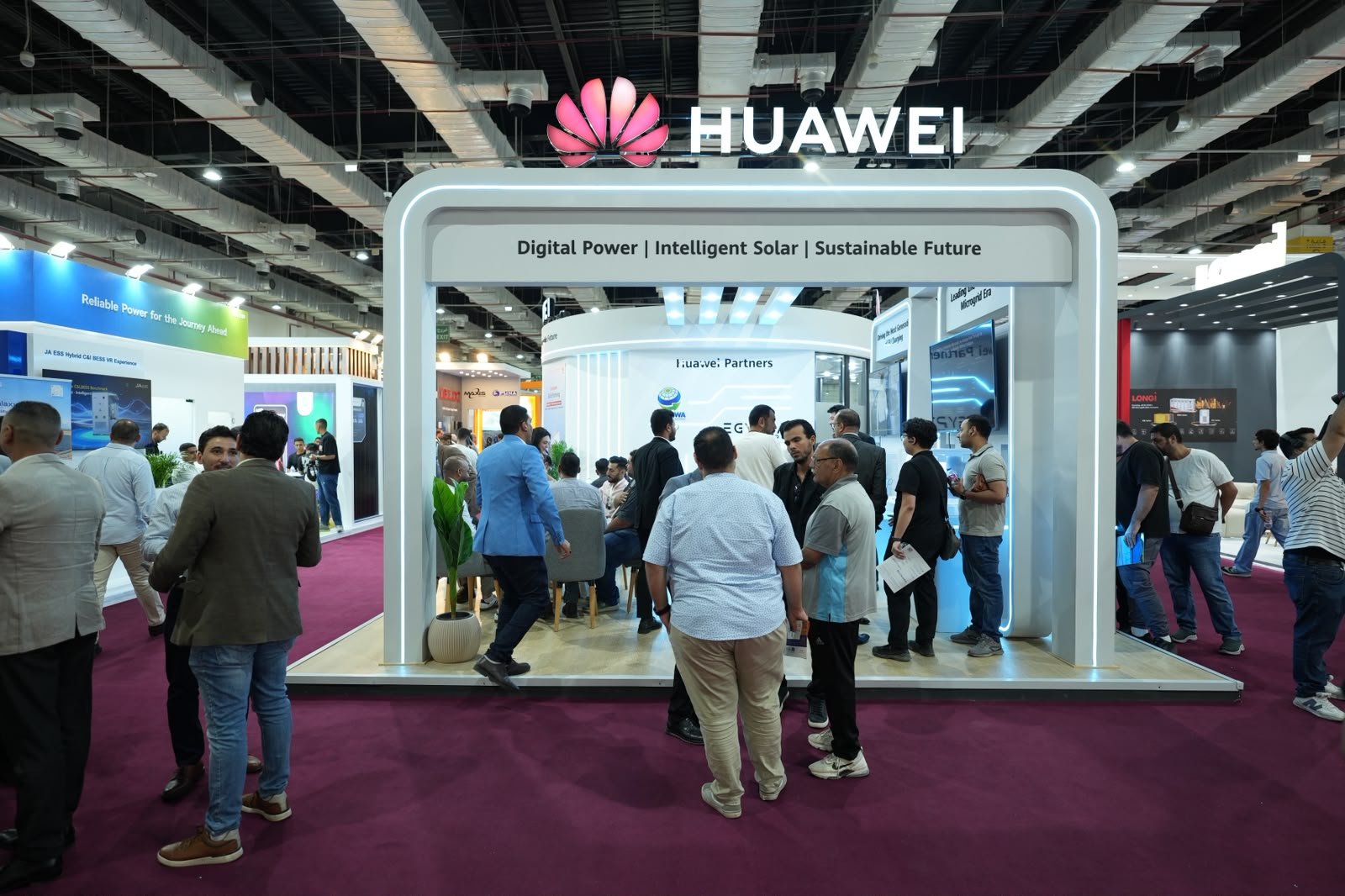 هواوي تستعرض حلول الطاقة الرقمية خلال معرض “The Solar & Storage Live Egypt 2026”