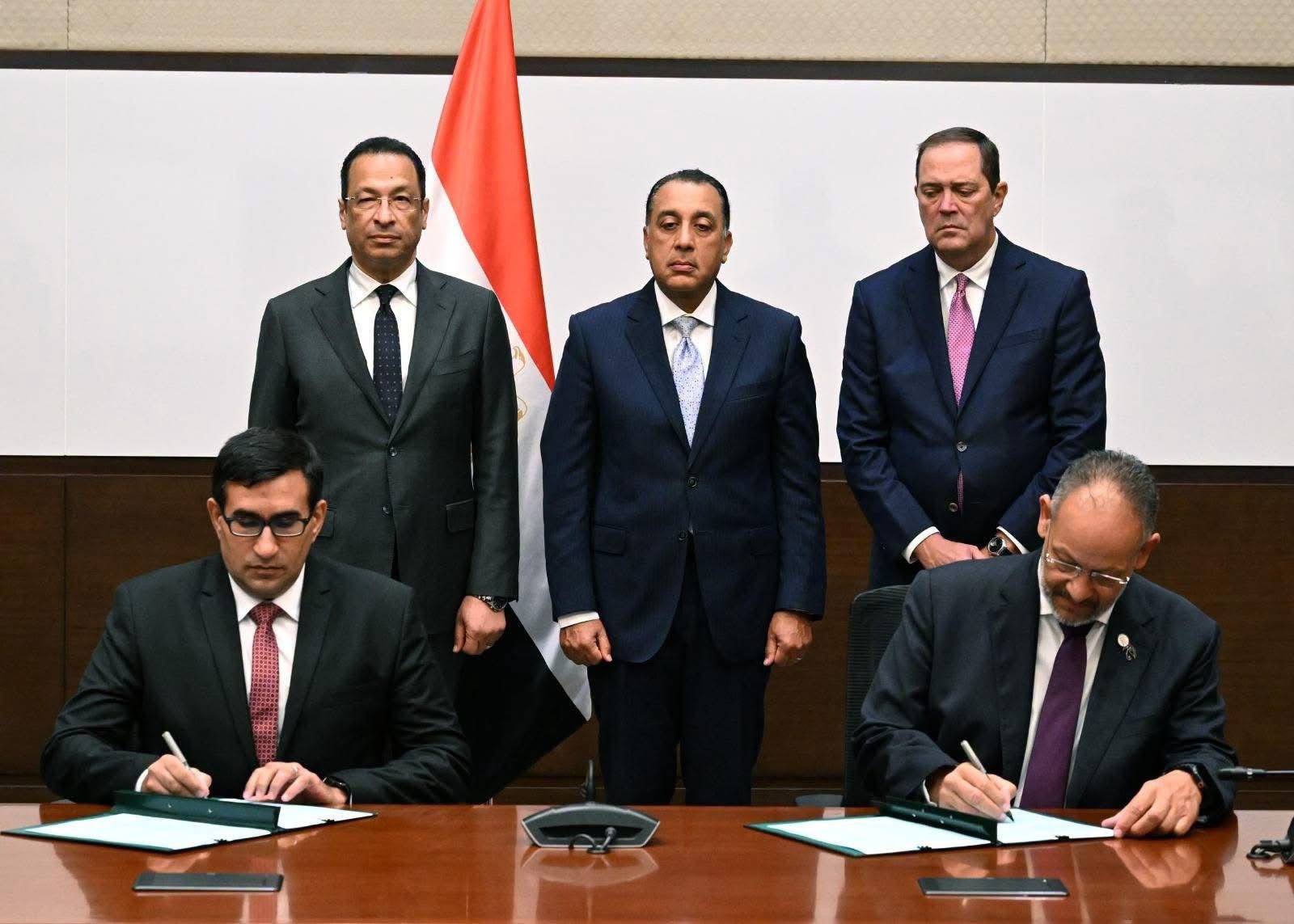 رئيس الوزراء يشهد توقيع خطاب نوايا بين وزارة الاتصالات وشركة