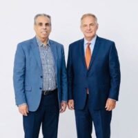 بالتعاون بين