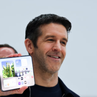 آبل تكشف iPhone Duo أول هاتف قابل للطي في تاريخها بسعر 2000 دولار