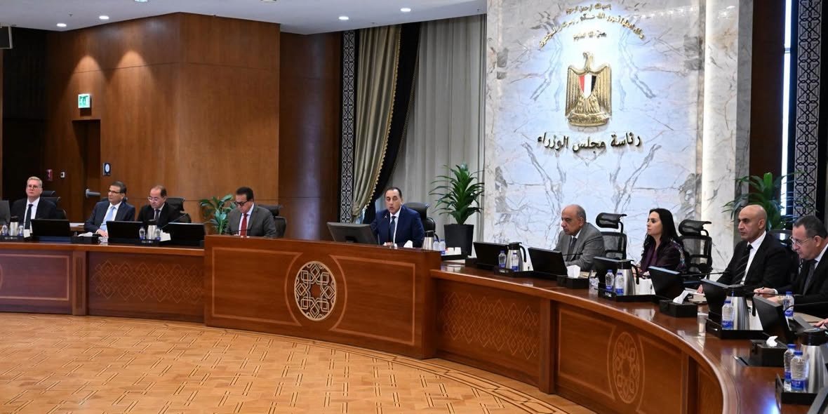 رئيس الوزراء يتابع مستجدات إعداد برنامج التحول الاقتصادي الوطني بعد الانتهاء من مسودته الأولى